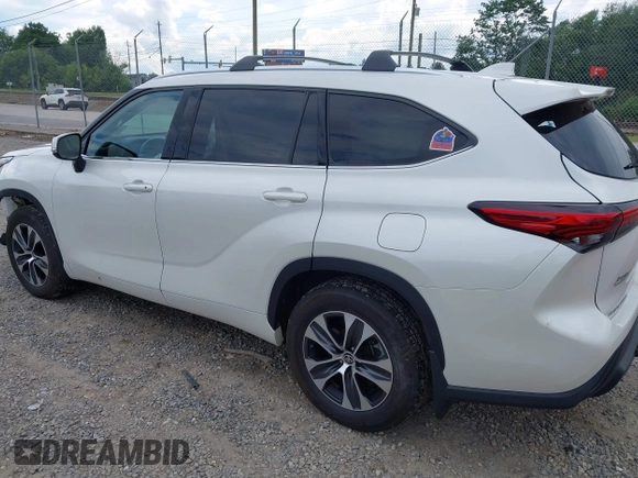 2021 Toyota Highlander XLE with VIN 5TDHZRBH9MS551417, listed as a IAAI auction lot 42751622 with 60,295 mi miles and . Bid and sale history available at DreamBid. Image 3.