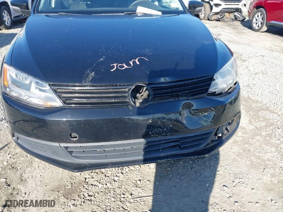 2014 Volkswagen Jetta Sedan SE with VIN 3VWD07AJ8EM370213, listed as a IAAI auction lot 41460059 with 102,448 mi miles. Bid and sale history available at carsss.com. Image 6.