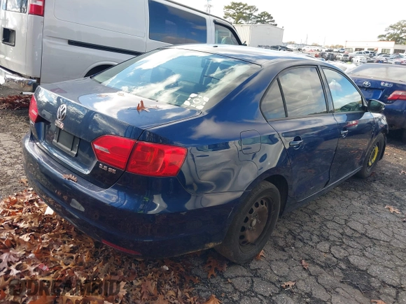 2013 Volkswagen Jetta Sedan SE with VIN 3VWDP7AJ8DM395980, listed as a IAAI auction lot 41013666 with 142,537 mi miles. Bid and sale history available at carsss.com. Image 4.