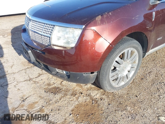 2009 Lincoln MKX z VIN 2LMDU88CX9BJ02825, wystawiony jako IAAI lot #41946040 z przebiegiem 171 395 mil mil oraz . Historia ofert i sprzedaży dostępna na DreamBid. Obrazek 6.