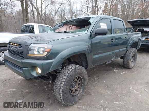 2011 Toyota Tacoma with VIN 5TFLU4EN0BX021583, listed as a IAAI auction lot 41937302 with 249,251 mi miles. Bid and sale history available at carsss.com. Image 2.
