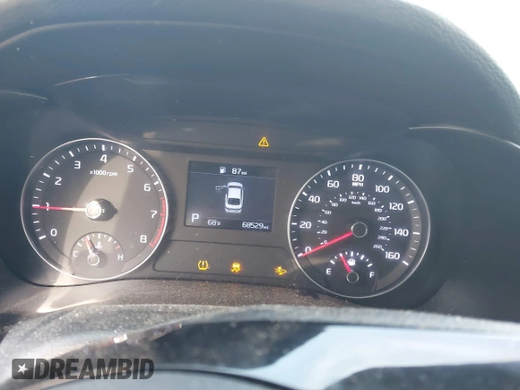 2019 Kia Forte LXS z VIN 3KPF24AD9KE077229, wystawiony jako IAAI lot #42032528 z przebiegiem 68 529 mil mil oraz . Historia ofert i sprzedaży dostępna na DreamBid. Obrazek 7.