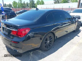 2014 BMW 7 Series ALPINA B7 z VIN WBAYE8C54ED134615, wystawiony jako IAAI lot #42197002 z przebiegiem 126 805 mil mil oraz . Historia ofert i sprzedaży dostępna na DreamBid. Obrazek 4.
