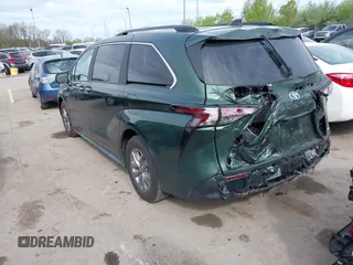2025 Toyota Sienna XLE z VIN 5TDJSKFC5SS166414, wystawiony jako IAAI lot #42105323 z przebiegiem 2 270 mil mil oraz . Historia ofert i sprzedaży dostępna na DreamBid. Obrazek 3.