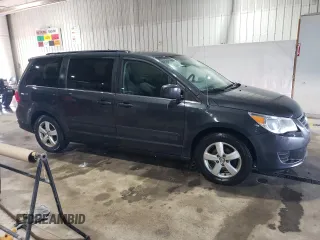 2011 Volkswagen Routan SE with VIN 2V4RW3DG2BR738704, listed as a Copart auction lot 58767625 with 116,886 mi miles and Salvage title. Bid and sale history available at DreamBid. Image 4.