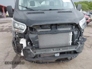 2022 Ford Transit Cargo z VIN 1FTBF4UG4NKA60882, wystawiony jako IAAI lot #42255992 z przebiegiem 2 977 mil mil oraz . Historia ofert i sprzedaży dostępna na DreamBid. Obrazek 18.