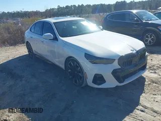 2024 BMW 5 Series 530i z VIN WBA43FJ00RCP88992, wystawiony jako IAAI lot #41410877 z przebiegiem 19 211 mil mil oraz . Historia ofert i sprzedaży dostępna na DreamBid. Obrazek 1.