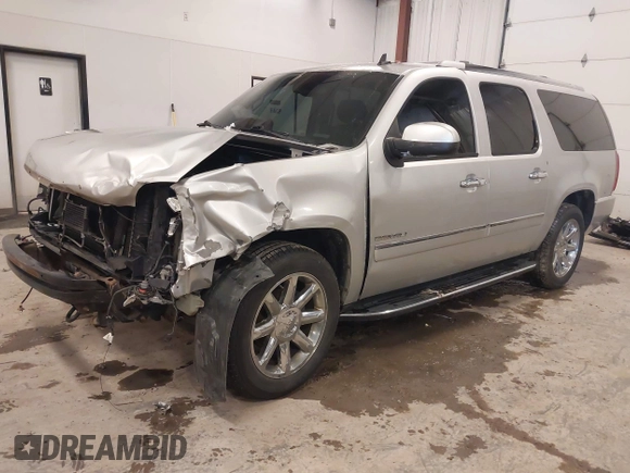 2011 GMC Yukon XL Denali z VIN 1GKS2MEF8BR338725, wystawiony jako IAAI lot #41238933 z przebiegiem 289 109 mil mil oraz . Historia ofert i sprzedaży dostępna na DreamBid. Obrazek 2.
