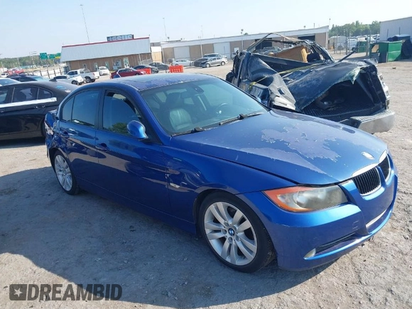 2008 BMW 3 Series 328i with VIN WBAVA37518NL18288, listed as a IAAI auction lot 40032806 with 133,691 mi miles. Bid and sale history available at carsss.com. Image 1.