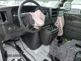 2024 GMC Savana Cargo z VIN 1GTW7AFP6R1163940, wystawiony jako Copart lot #59626435 z przebiegiem 16 183 mil mil oraz Czysty tytuł • Clean title. Historia ofert i sprzedaży dostępna na DreamBid. Obrazek 8.