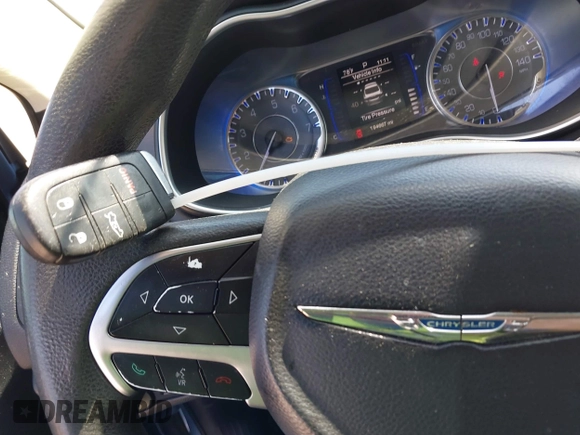 2015 Chrysler 200 Limited с VIN 1C3CCCAB7FN729327, выставлен на аукционе IAAI как лот 41985048 с пробегом 194 667 миль миль и . История ставок и продаж доступна на DreamBid. Изображение 11.