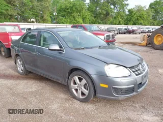 2008 Volkswagen Jetta Sedan SE with VIN 3VWRM71K18M047001, listed as a IAAI auction lot 41866041 with 186,465 mi miles. Bid and sale history available at carsss.com. Image 1.