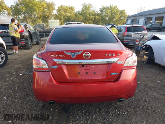 2014 Nissan Altima S with VIN 1N4AL3AP3EN351364, listed as a IAAI auction lot 40311520 with 236,550 mi miles and . Bid and sale history available at carsss.com. Image 16.