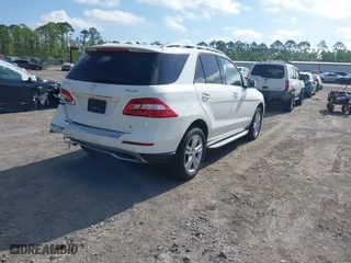 2015 Mercedes-Benz M-Class ML 350 with VIN 4JGDA5HB6FA608539, listed as a IAAI auction lot 41972173 with 102,190 mi miles. Bid and sale history available at carsss.com. Image 4.