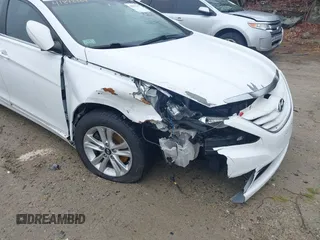 2013 Hyundai Sonata GLS with VIN 5NPEB4AC7DH768390, listed as a IAAI auction lot 41893357 with 81,923 mi miles and . Bid and sale history available at carsss.com. Image 6.