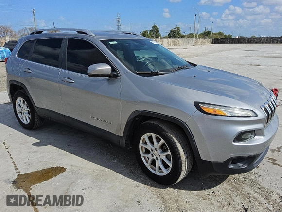 2016 Jeep Cherokee Latitude with VIN 1C4PJMCS0GW241483, listed as a Copart auction lot 53945455 with 125,314 mi miles and Clean Title. Bid and sale history available at carsss.com. Image 4.