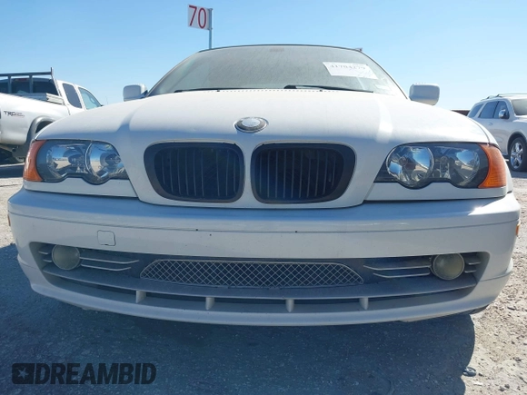 2001 BMW 3 Series 330Ci with VIN WBABS53401JU88051, listed as a IAAI auction lot 41704279 with 196,223 mi miles. Bid and sale history available at carsss.com. Image 16.