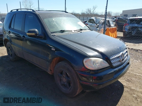 1998 Mercedes-Benz M-Class with VIN 4JGAB54EXWA030493, listed as a IAAI auction lot 41695224 with 249,325 mi miles. Bid and sale history available at carsss.com. Image 1.