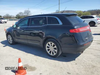 2016 Lincoln MKT EcoBoost z VIN 2LMHJ5AT4GBL01384, wystawiony jako Copart lot #49647045 z przebiegiem 177 704 mil mil oraz Szkody całkowita. Historia ofert i sprzedaży dostępna na DreamBid. Obrazek 2.
