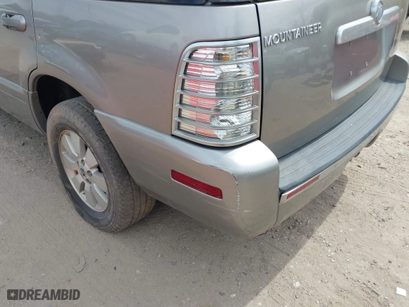 2008 Mercury Mountaineer with VIN 4M2EU47EX8UJ06182, listed as a IAAI auction lot 42104679 with 121,918 mi miles. Bid and sale history available at carsss.com. Image 6.