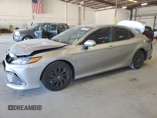 2023 Toyota Camry LE z VIN 4T1C11AK5PU114736, wystawiony jako Copart lot #58119255 z przebiegiem 19 971 mil mil oraz Szkoda całkowita • Salvage title. Historia ofert i sprzedaży dostępna na DreamBid. Obrazek 1.