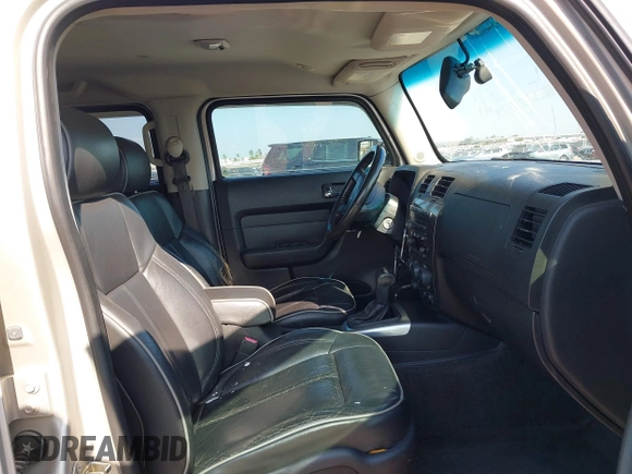 2006 Hummer H3 with VIN 5GTDN136068282801, listed as a IAAI auction lot 41843432 with 169,856 mi miles. Bid and sale history available at carsss.com. Image 5.