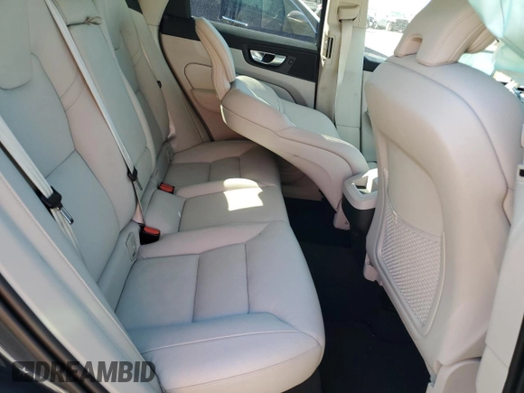 2023 Volvo XC60 Plus Bright Theme z VIN YV4L12RN6P1389037, wystawiony jako Copart lot #48723525 z przebiegiem Nie podano mil oraz Nie do naprawy • Non repairable. Historia ofert i sprzedaży dostępna na DreamBid. Obrazek 11.