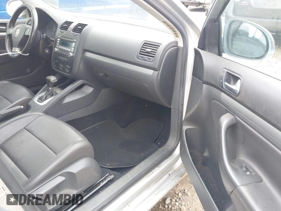 2008 Volkswagen Jetta SE z VIN 3VWRM71K38M043595, wystawiony jako IAAI lot #42169173 z przebiegiem 383 659 mil mil oraz . Historia ofert i sprzedaży dostępna na DreamBid. Obrazek 5.