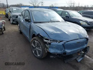 2023 Ford Mustang Mach-E Premium z VIN 3FMTK3R49PMB02544, wystawiony jako IAAI lot #41705814 z przebiegiem 19 213 mil mil oraz . Historia ofert i sprzedaży dostępna na DreamBid. Obrazek 1.