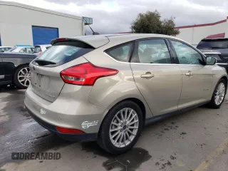 2015 Ford Focus Electric z VIN 1FADP3R43FL314971, wystawiony jako Copart lot #81186143 z przebiegiem 60 987 mil mil oraz . Historia ofert i sprzedaży dostępna na DreamBid. Obrazek 3.