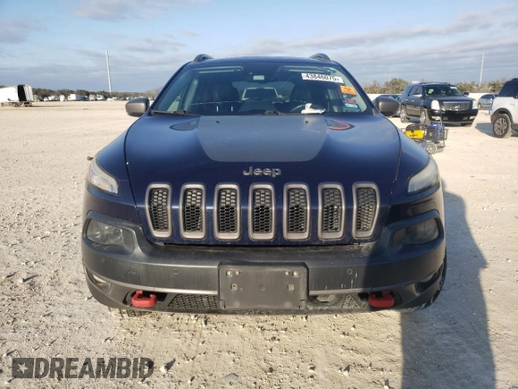 2016 Jeep Cherokee Trailhawk with VIN 1C4PJMBS0GW142339, listed as a Copart auction lot 43846075 with 186,354 mi miles and Clean title. Bid and sale history available at DreamBid. Image 5.