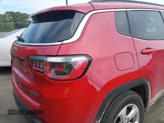 2018 Jeep Compass Latitude with VIN 3C4NJDBB9JT160925, listed as a IAAI auction lot 42301928 with 327,387 mi miles and . Bid and sale history available at DreamBid. Image 4.