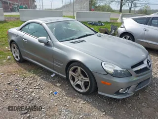 2011 Mercedes-Benz SL 550 z VIN WDBSK7BA9BF165156, wystawiony jako IAAI lot #42075223 z przebiegiem 41 313 mil mil oraz . Historia ofert i sprzedaży dostępna na DreamBid. Obrazek 1.