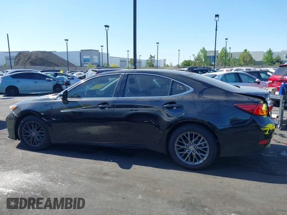 2018 Lexus ES 350 z VIN 58ABK1GGXJU098576, wystawiony jako IAAI lot #42268560 z przebiegiem 116 378 mil mil oraz . Historia ofert i sprzedaży dostępna na DreamBid. Obrazek 14.