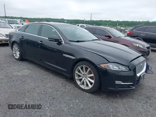 2016 Jaguar XJ Portfolio z VIN SAJWJ2GD0G8V97045, wystawiony jako IAAI lot #42410272 z przebiegiem 101 116 mil mil oraz . Historia ofert i sprzedaży dostępna na DreamBid. Obrazek 1.