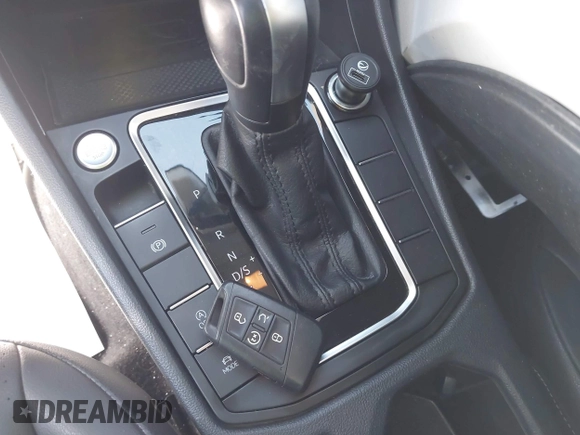2020 Volkswagen Jetta SEL z VIN 3VWEB7BU6LM037447, wystawiony jako IAAI lot #41905020 z przebiegiem 42 179 mil mil oraz . Historia ofert i sprzedaży dostępna na DreamBid. Obrazek 11.
