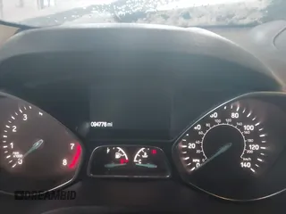 2017 Ford Escape SE z VIN 1FMCU0GD0HUC93439, wystawiony jako IAAI lot #41447523 z przebiegiem 94 776 mil mil oraz . Historia ofert i sprzedaży dostępna na DreamBid. Obrazek 7.
