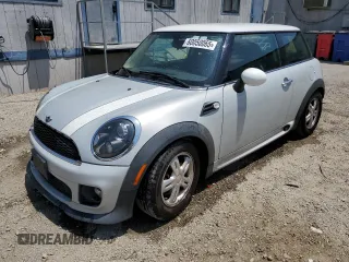 2013 MINI Hardtop z VIN WMWSU3C52DT686341, wystawiony jako Copart lot #60050065 z przebiegiem 129 417 mil mil oraz Czysty tytuł • Clean title. Historia ofert i sprzedaży dostępna na DreamBid. Obrazek 1.