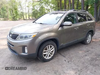 2014 Kia Sorento LX z VIN 5XYKTDA61EG549167, wystawiony jako IAAI lot #42407870 z przebiegiem 40 669 mil mil oraz . Historia ofert i sprzedaży dostępna na DreamBid. Obrazek 2.