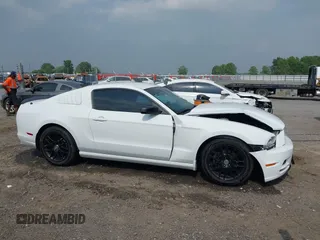 2014 Ford Mustang V6 с VIN 1ZVBP8AM2E5318701, выставлен на аукционе IAAI как лот 42265557 с пробегом 97 870 миль миль и . История ставок и продаж доступна на DreamBid. Изображение 14.