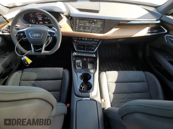 2022 Audi e-tron GT Premium Plus z VIN WAUFJBFW8N7006591, wystawiony jako Copart lot #71233664 z przebiegiem 41 317 mil mil oraz Szkody całkowita. Historia ofert i sprzedaży dostępna na DreamBid. Obrazek 8.
