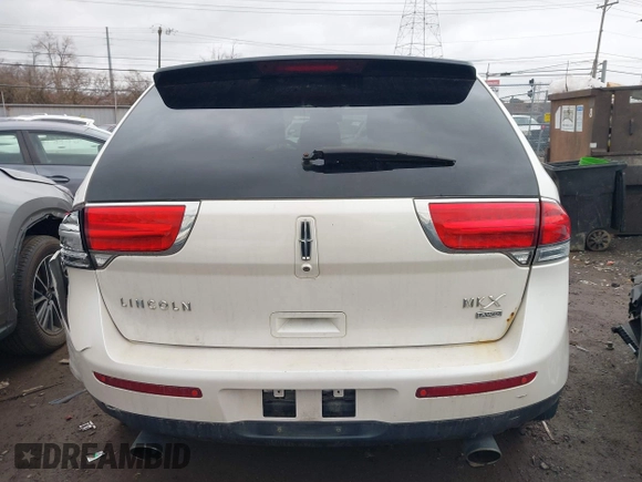 2011 Lincoln MKX with VIN 2LMDJ8JK6BBJ20920, listed as a IAAI auction lot 41651637 with 213,561 mi miles. Bid and sale history available at carsss.com. Image 16.
