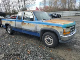 1993 Dodge Dakota z VIN 1B7GL23Y0PS104294, wystawiony jako Copart lot #76207874 z przebiegiem 142 584 mil mil oraz Czysty tytuł • Clean title. Historia ofert i sprzedaży dostępna na DreamBid. Obrazek 4.