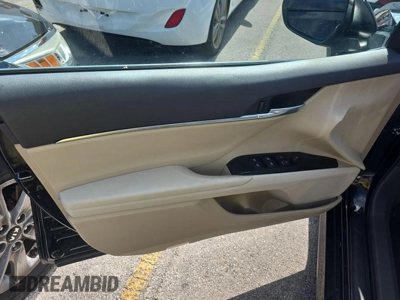 2019 Toyota Camry Hybrid LE z VIN 4T1B31HK0KU511923, wystawiony jako IAAI lot #42566419 z przebiegiem 67 166 mil mil oraz . Historia ofert i sprzedaży dostępna na DreamBid. Obrazek 9.