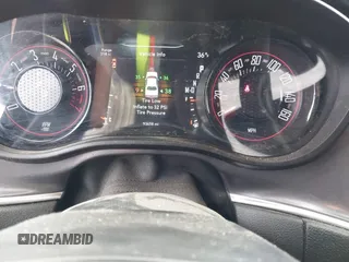 2017 Dodge Challenger SXT z VIN 2C3CDZAG5HH501706, wystawiony jako IAAI lot #41508621 z przebiegiem 93 658 mil mil oraz . Historia ofert i sprzedaży dostępna na DreamBid. Obrazek 7.