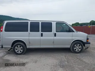 2011 GMC Savana 1LT z VIN 1GKS8CF45B1104871, wystawiony jako IAAI lot #42340741 z przebiegiem 176 000 mil mil oraz . Historia ofert i sprzedaży dostępna na DreamBid. Obrazek 13.