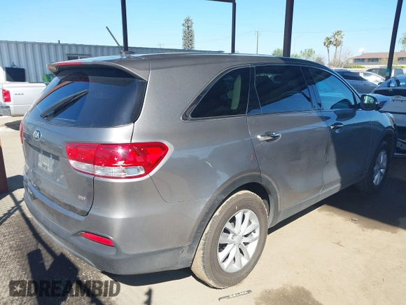 2018 Kia Sorento L z VIN 5XYPG4A39JG339992, wystawiony jako IAAI lot #41862512 z przebiegiem 119 430 mil mil oraz . Historia ofert i sprzedaży dostępna na DreamBid. Obrazek 4.