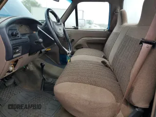 1996 Ford F-250 z VIN 2FTHF26H7TCA30362, wystawiony jako Copart lot #57525605 z przebiegiem Nie podano mil oraz Czysty tytuł • Clean title. Historia ofert i sprzedaży dostępna na DreamBid. Obrazek 7.