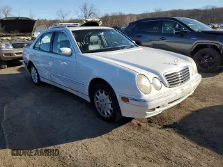 2000 Mercedes-Benz E-Class AWD with VIN WDBJF82G1YX028712, listed as a Copart auction lot 43983315 with 201,037 mi miles and Salvage Title. Bid and sale history available at carsss.com. Image 4.