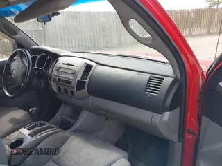 2006 Toyota Tacoma PreRunner z VIN 5TEJU62N26Z220964, wystawiony jako IAAI lot #42234492 z przebiegiem 224 659 mil mil oraz . Historia ofert i sprzedaży dostępna na DreamBid. Obrazek 5.